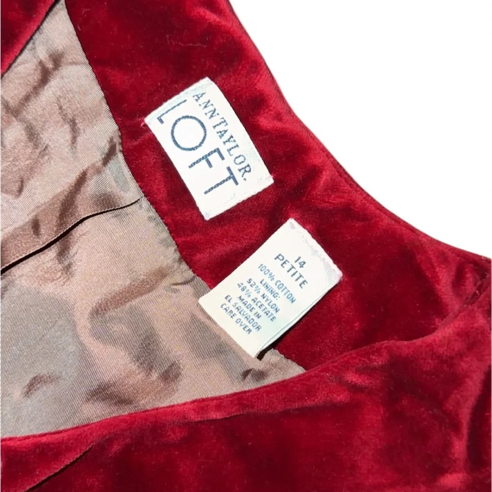 LOFT Ann Taylor Rich Burgundy Velvet vintage Vest Size 14P - Picture 3 of 3